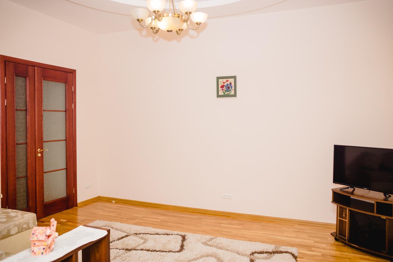 Dorosh Apartamet Lägenhet Lviv Exteriör bild